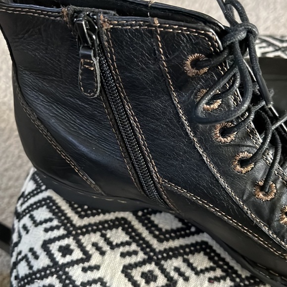 Clark’s Black Ankle Boots - Picture 7 of 8